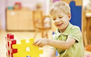 Otizm Spektrum Bozukluğuna Sahip Çocuklar İle Oyun Terapisi